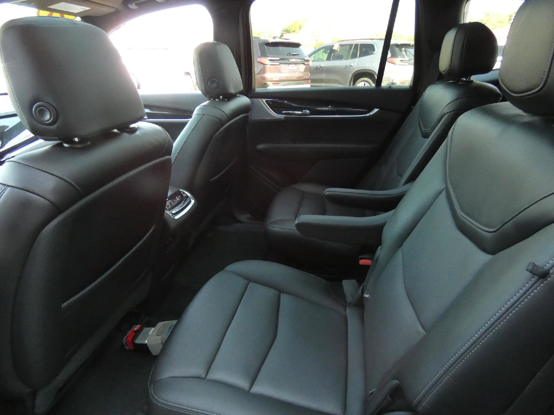 Used 2021 Cadillac XT6 Premium Luxury image 13