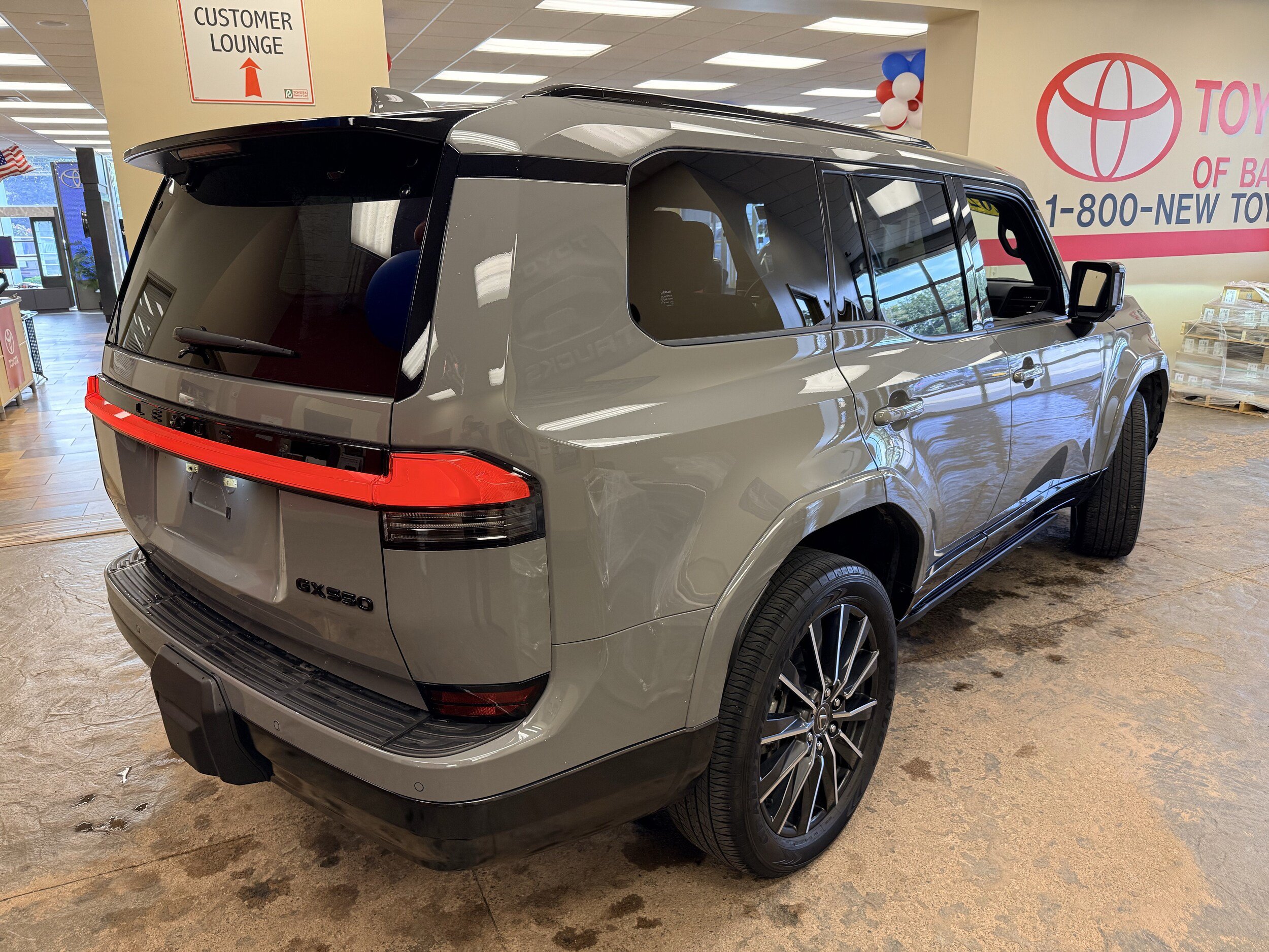 Used 2025 Lexus GX 550 w/ Accessory Package (2T) AWD/4WD image 23