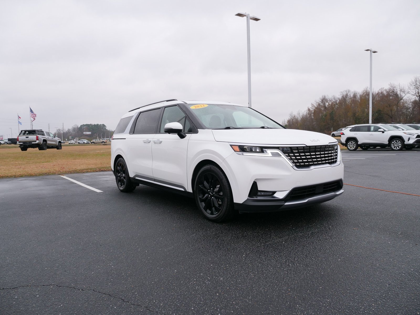 Used 2022 Kia Carnival SX Prestige image 2