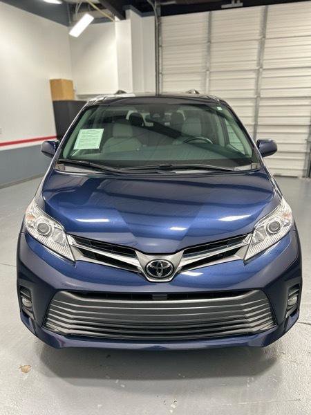 Used 2020 Toyota Sienna XLE w/ XLE Navigation Package image 10