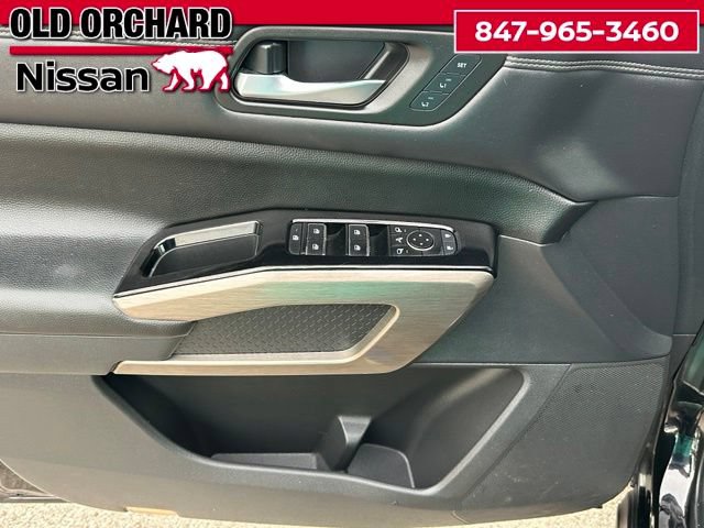 Used 2022 Nissan Pathfinder Platinum w/ Lighting Package (N92) FWD image 8