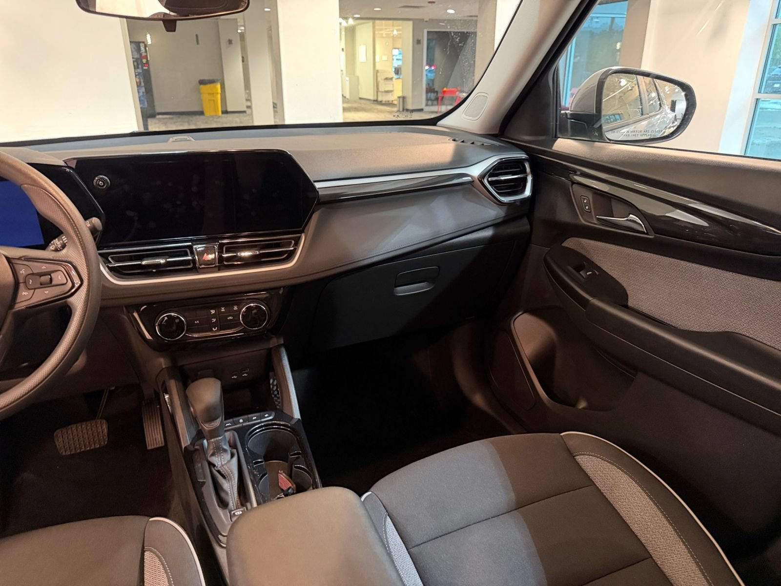 Used 2025 Chevrolet TrailBlazer LT FWD image 29