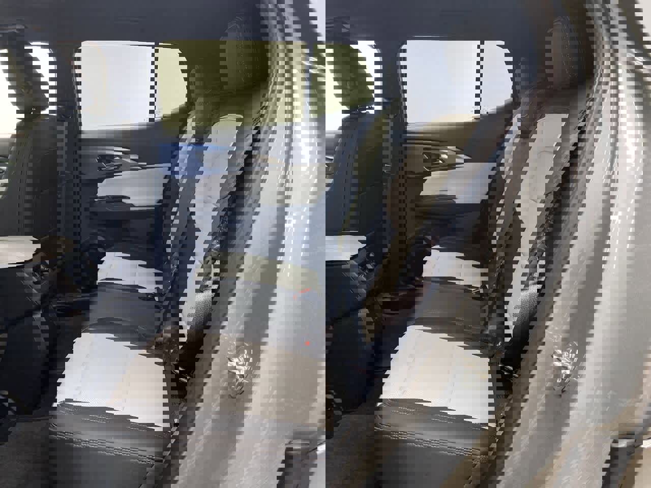 Used 2024 Chevrolet Equinox EV LT image 17