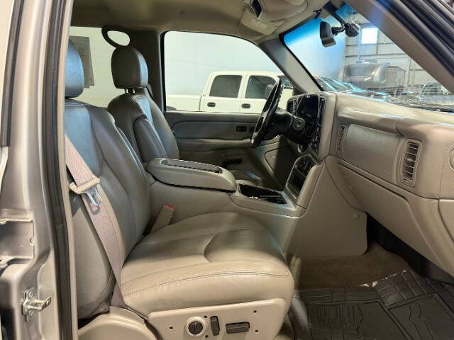 Used 2006 Chevrolet Silverado 1500 LT w/ Onstar Plus Package AWD/4WD image 15