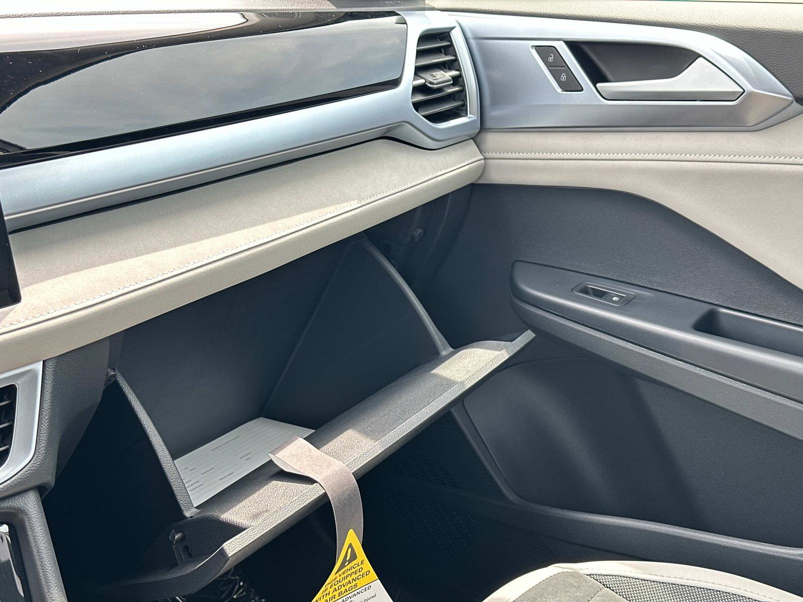 New 2025 Volkswagen Taos SE image 30