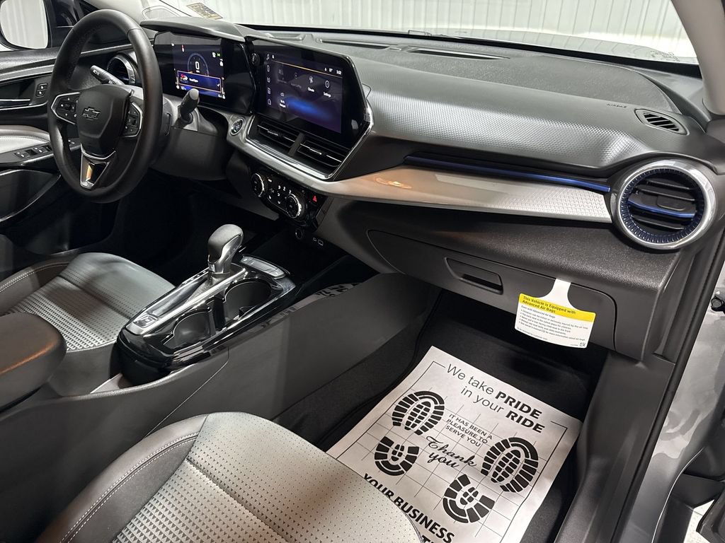 New 2026 Chevrolet Trax LT w/ Midnight Edition FWD image 30