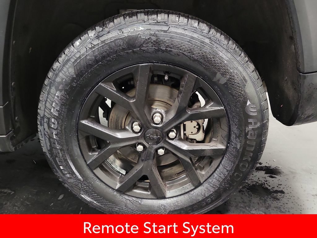 Used 2024 Jeep Grand Cherokee Altitude AWD/4WD image 10