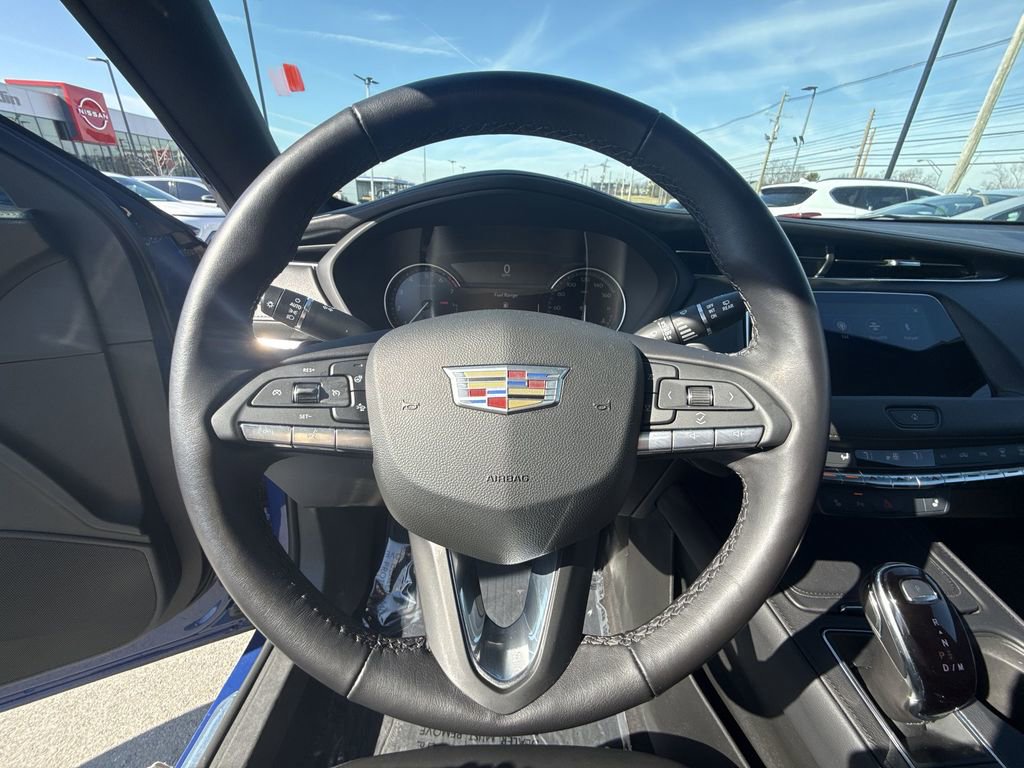 Used 2023 Cadillac XT4 Luxury w/ Cold Weather Package AWD/4WD image 14