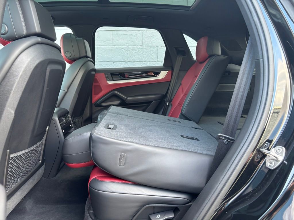 Certified 2024 Porsche Cayenne AWD/4WD image 8