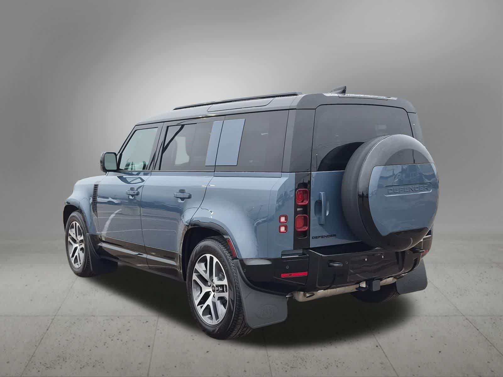 Used 2025 Land Rover Defender 110 X-Dynamic SE AWD/4WD image 4
