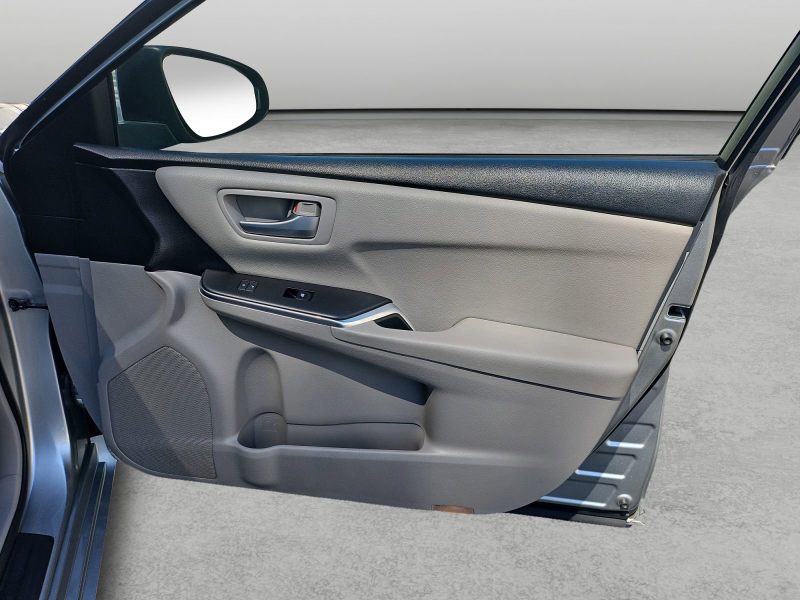 Used 2017 Toyota Camry LE w/ Four Season Floor Mat Package FWD image 30