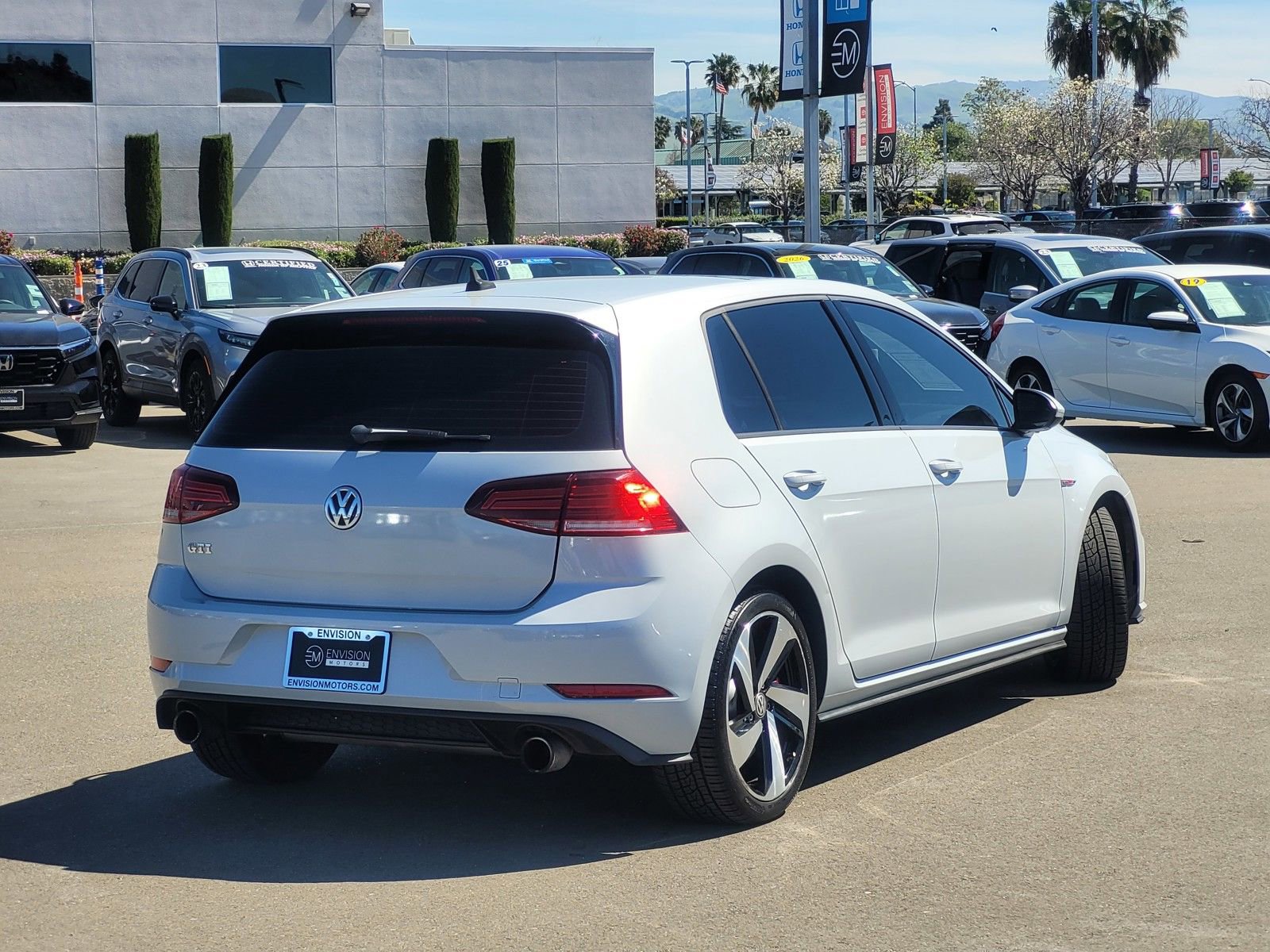 Used 2018 Volkswagen GTI SE image 5