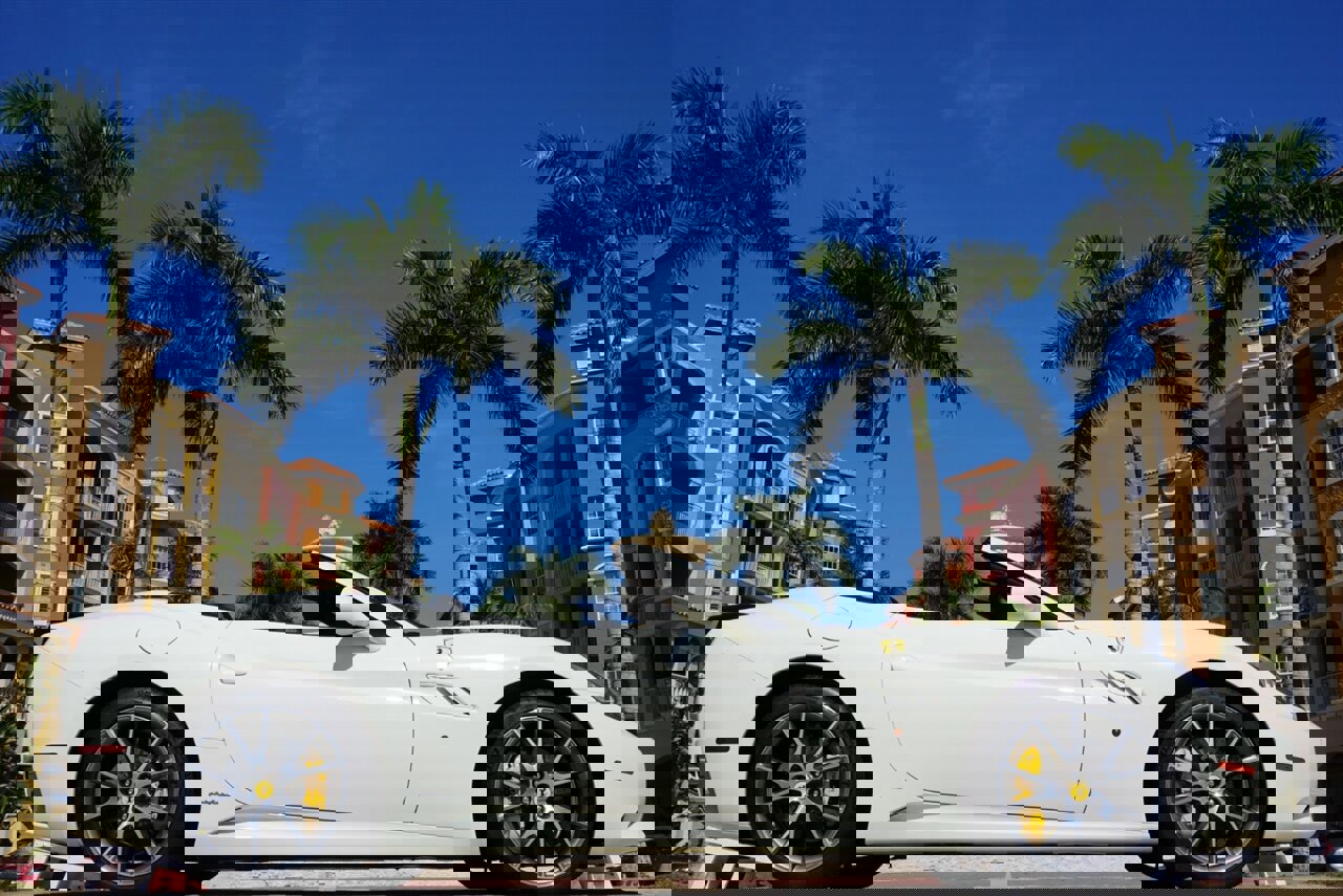 Used 2014 Ferrari California RWD image 29