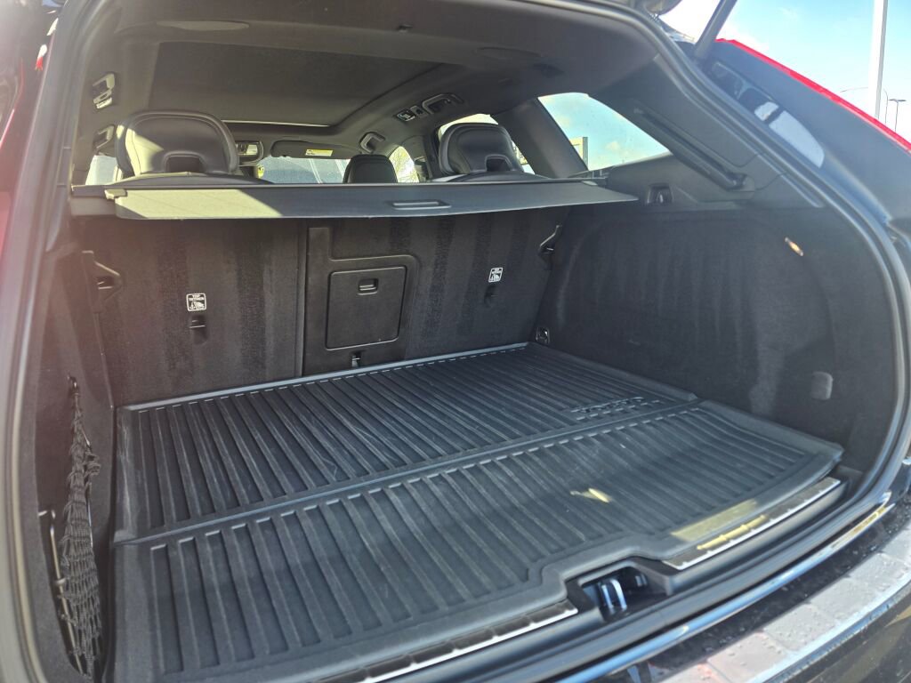 Used 2022 Volvo XC60 T8 R-Design w/ Advanced Package image 21