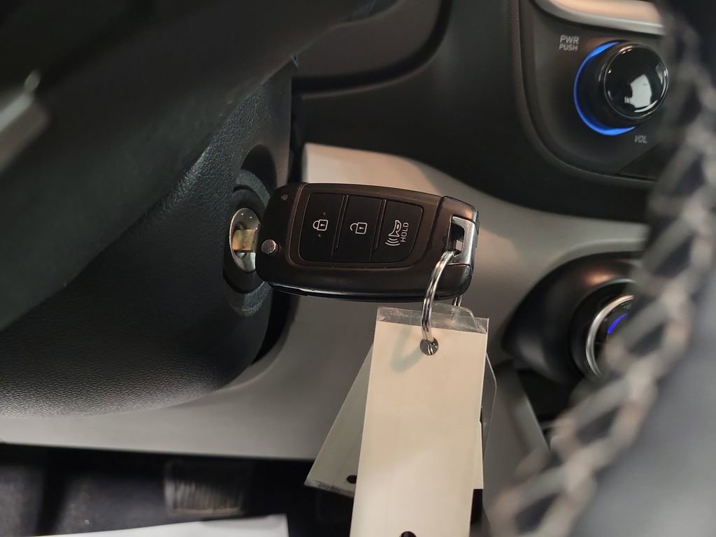 Used 2023 Hyundai Venue SEL image 16