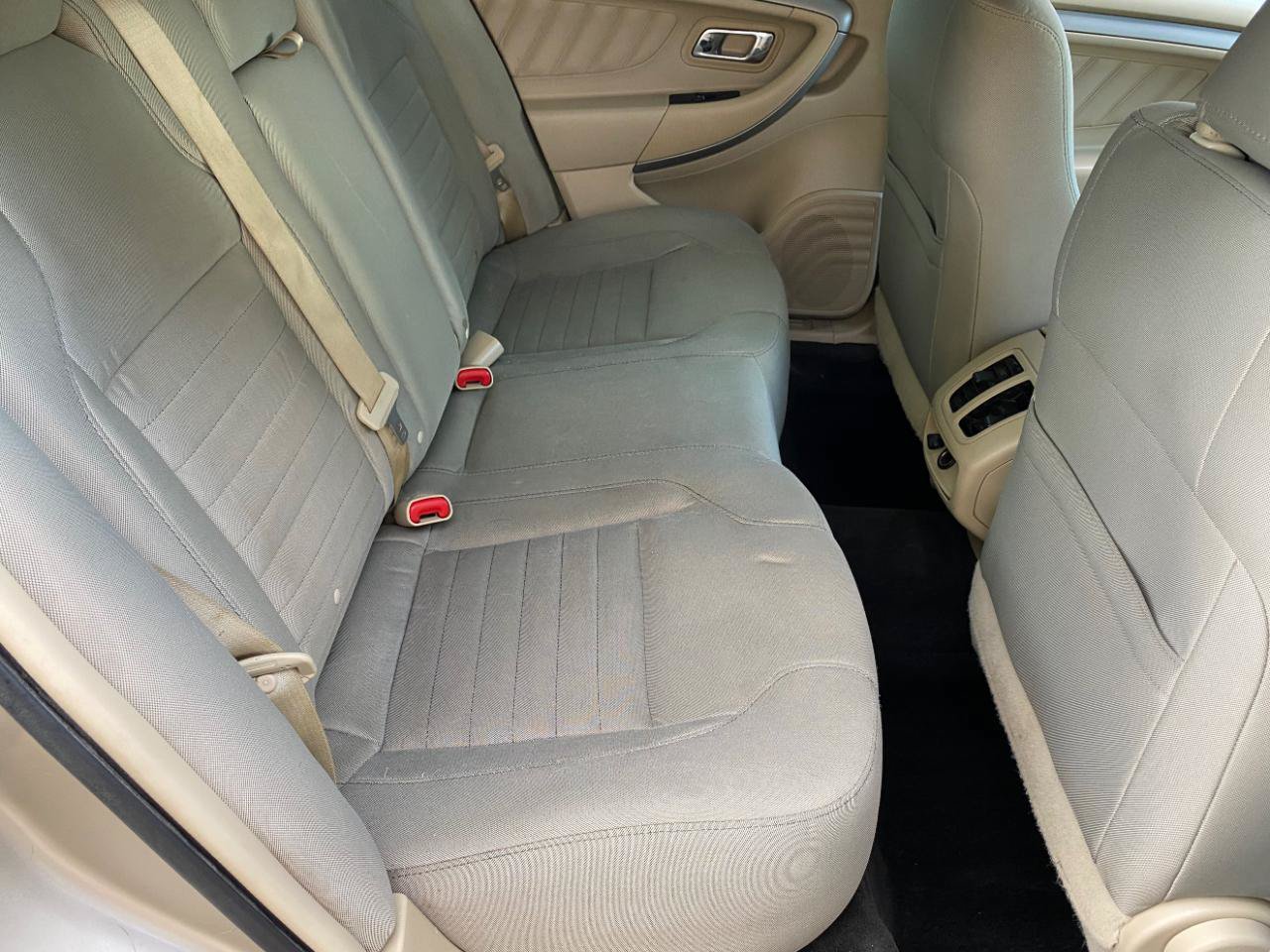 Used 2018 Ford Taurus SE FWD image 47