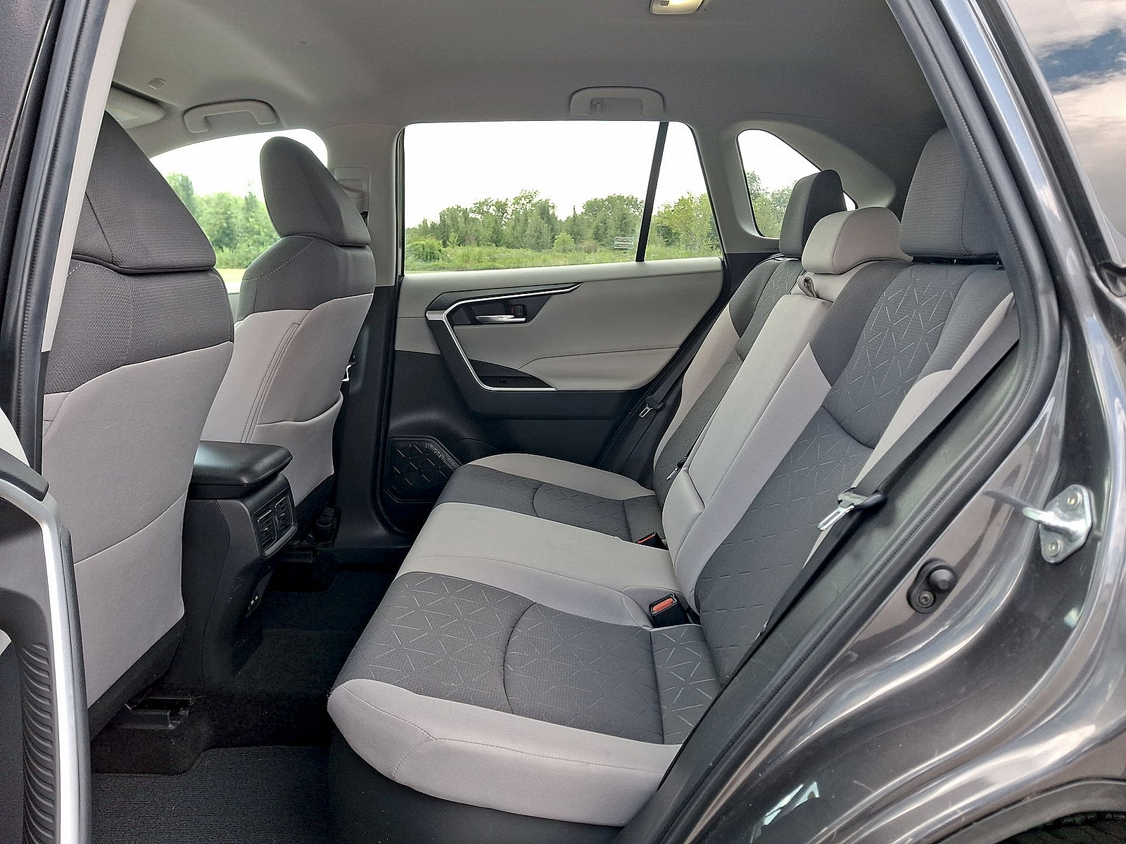 Used 2023 Toyota RAV4 XLE AWD/4WD image 19