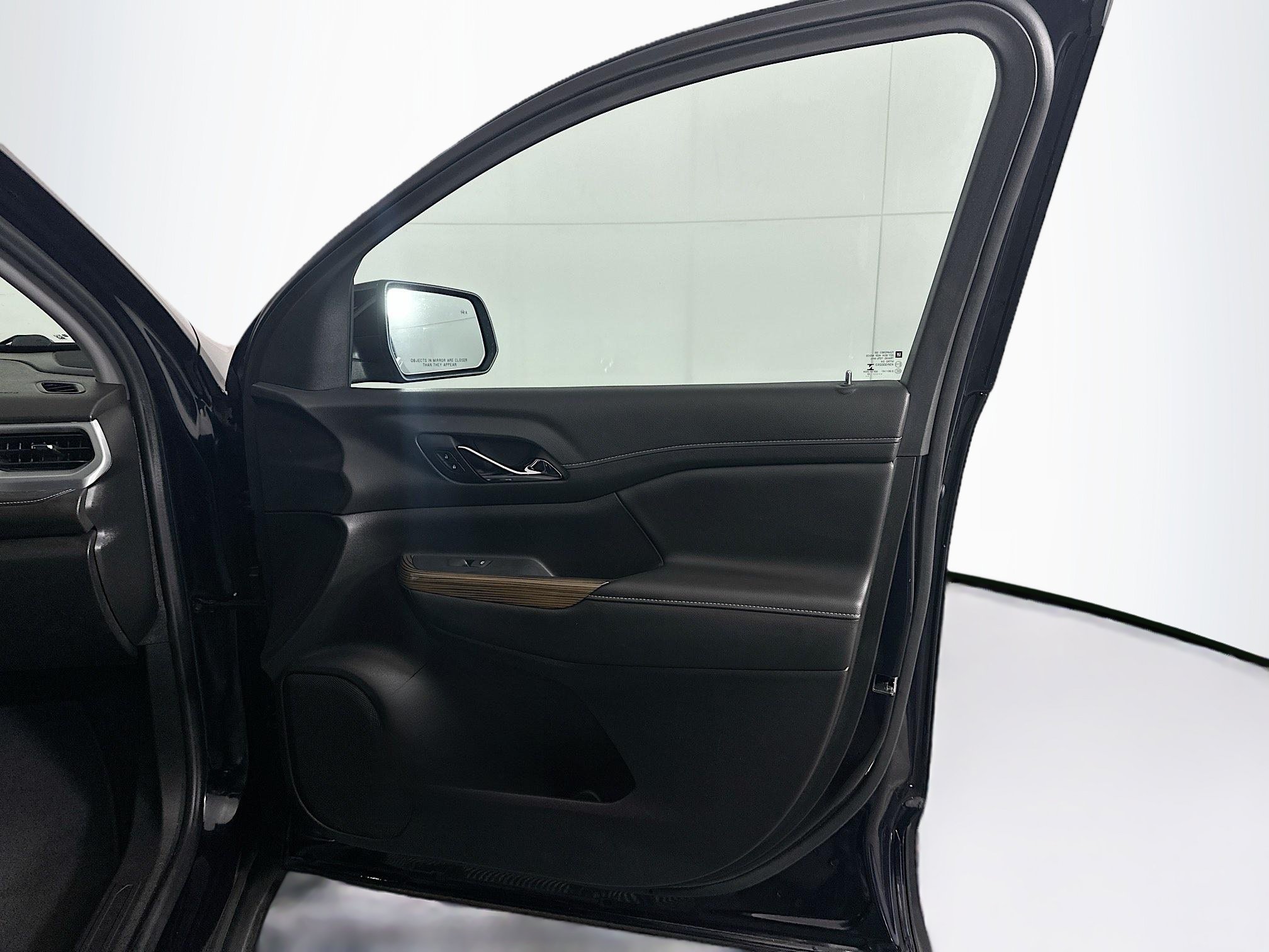 Used 2022 GMC Acadia SLE FWD image 32
