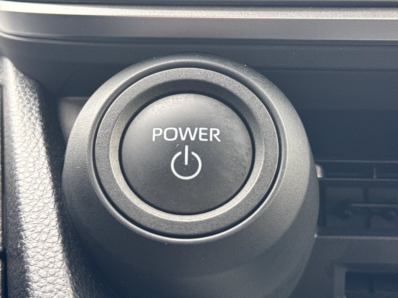 Used 2025 Toyota Prius LE FWD image 26