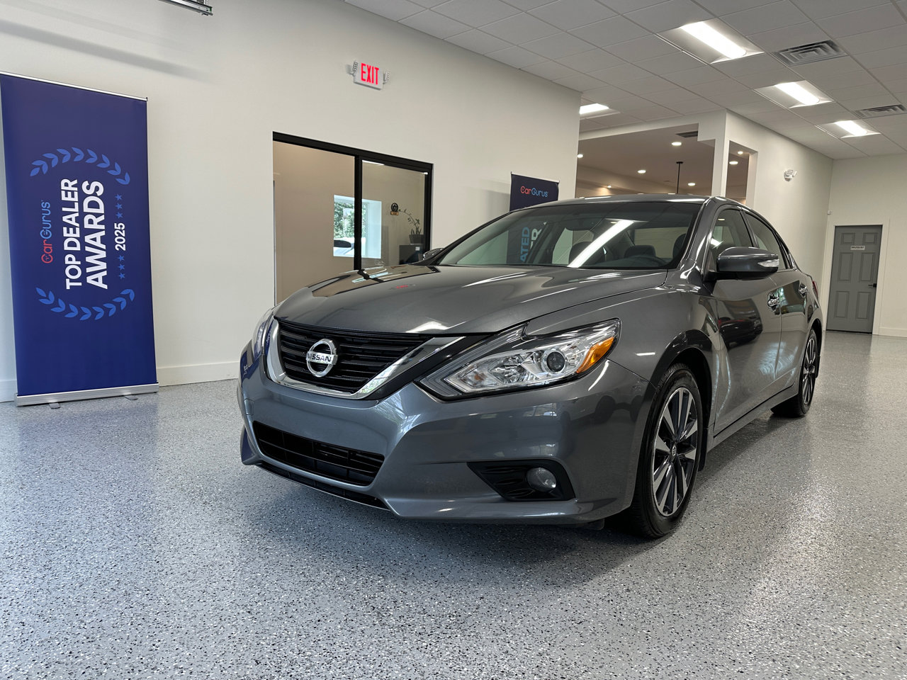 Used 2016 Nissan Altima 2.5 SL w/ 2.5 Technology Package image 3