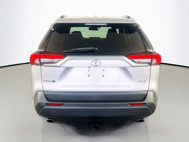 Used 2020 Toyota RAV4 XLE Premium FWD image 7
