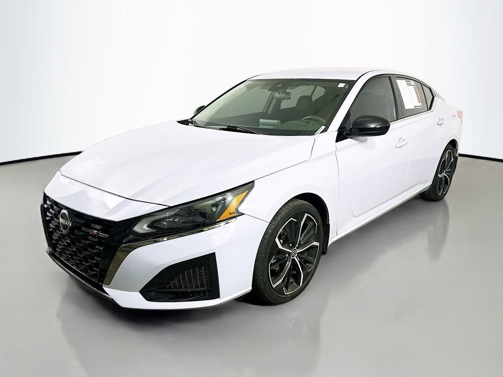 Used 2024 Nissan Altima 2.5 SR image 3