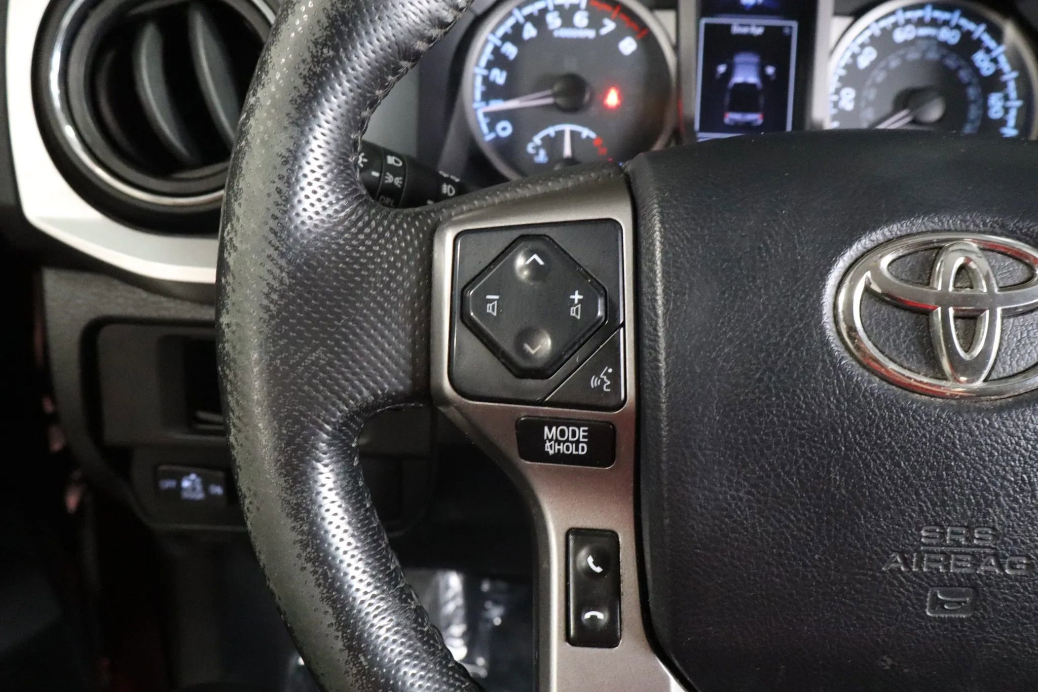 Used 2017 Toyota Tacoma SR5 w/ Tow Package image 23