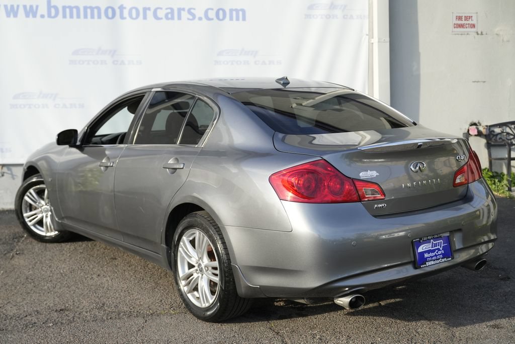 Used 2015 INFINITI Q40 AWD w/ Navigation Package image 4