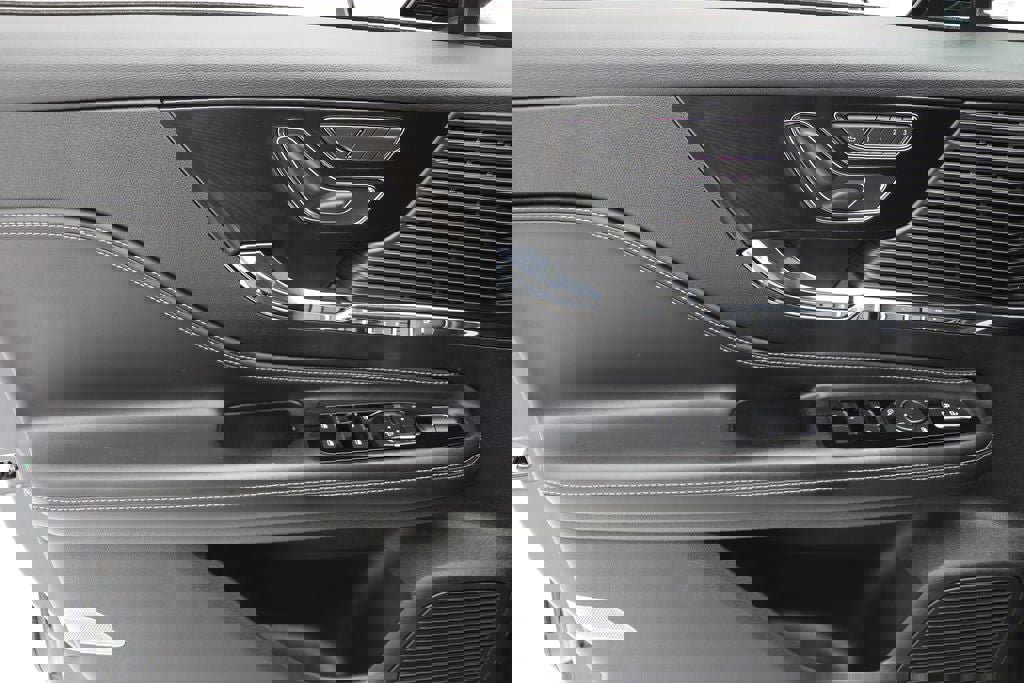 Used 2022 Lincoln Corsair Reserve w/ Equipment Group 201A image 16