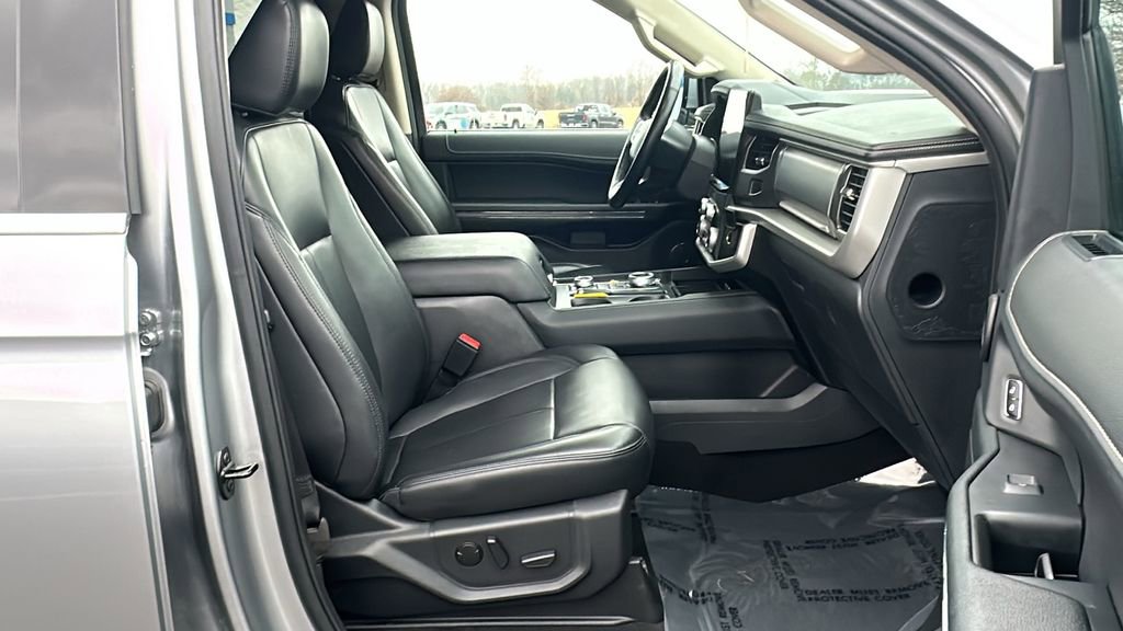Used 2024 Ford Expedition XLT image 32