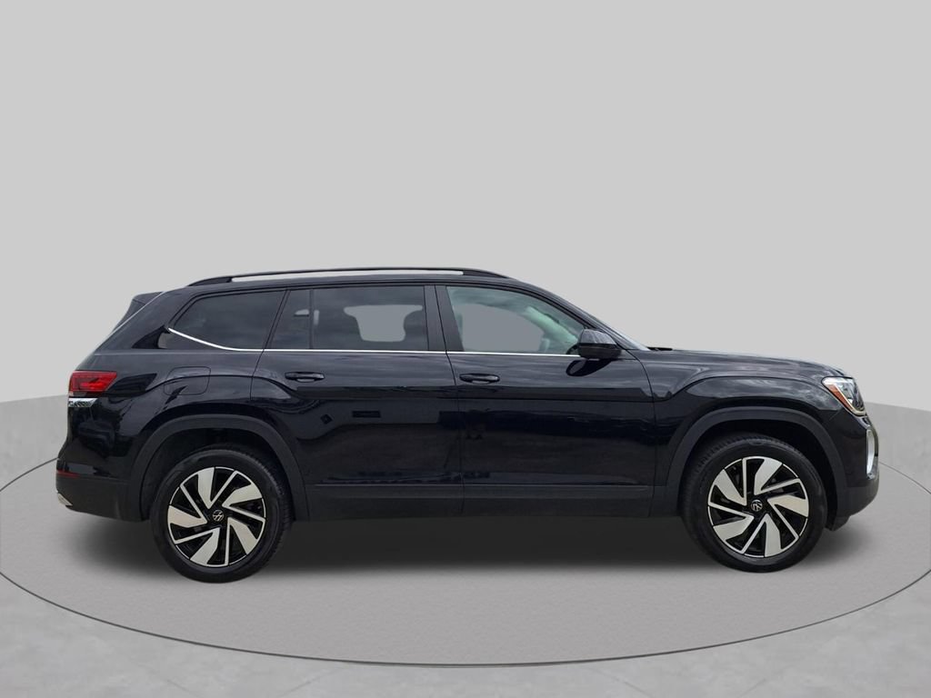 Used 2025 Volkswagen Atlas SE FWD image 2