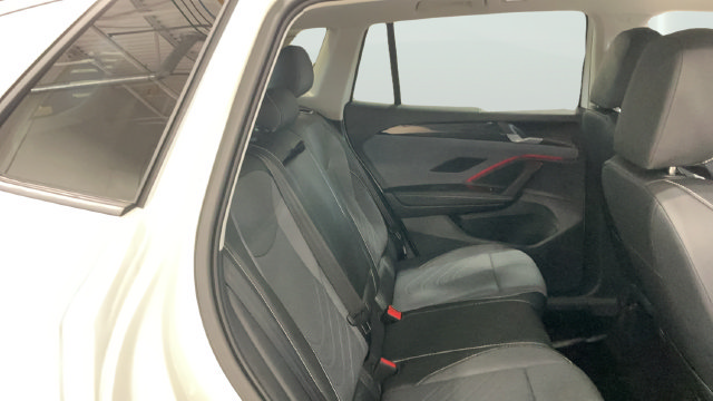 Used 2026 Volkswagen Tiguan SE AWD/4WD image 17