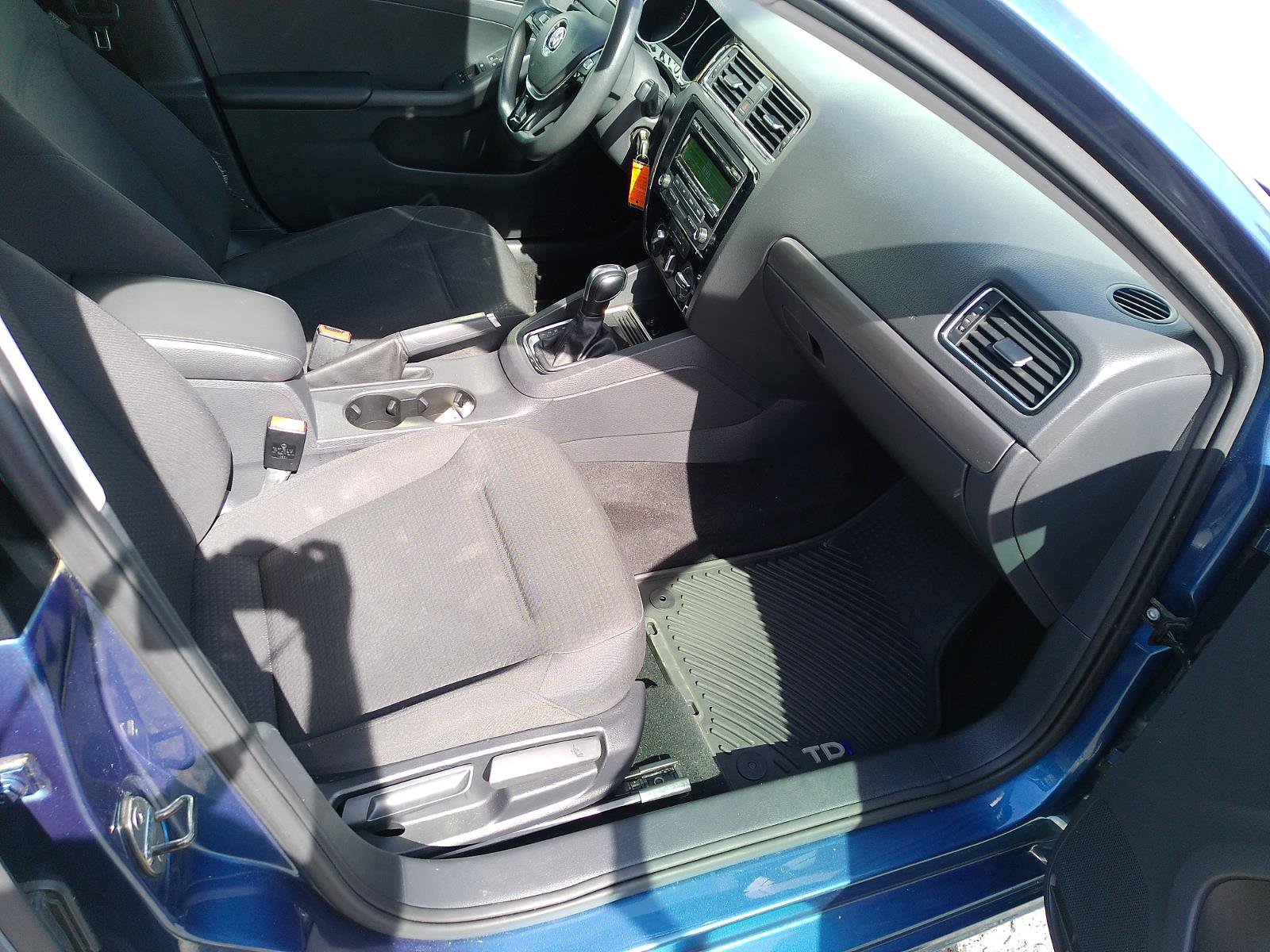 Used 2015 Volkswagen Jetta TDI S w/ Welcome Package FWD image 27