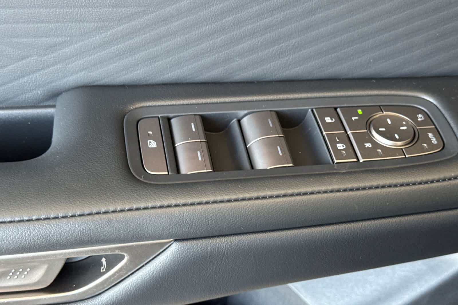 New 2026 Lexus ES 350e FWD image 13