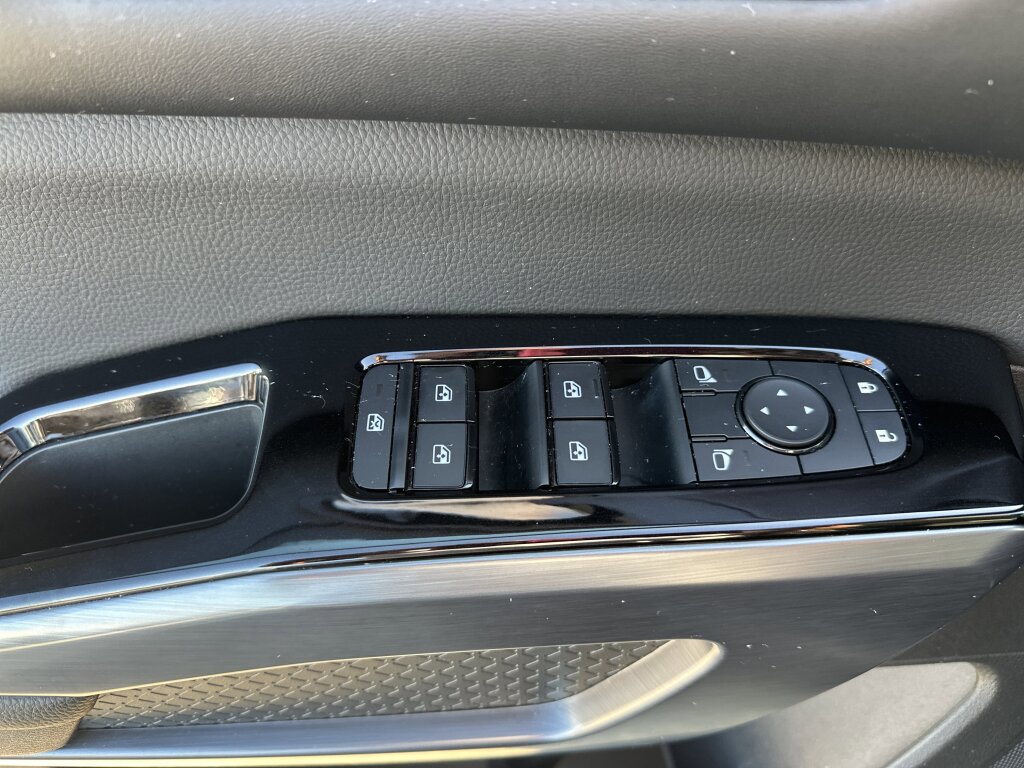 Used 2023 Nissan Pathfinder SL w/ Lighting Package (N92) image 16