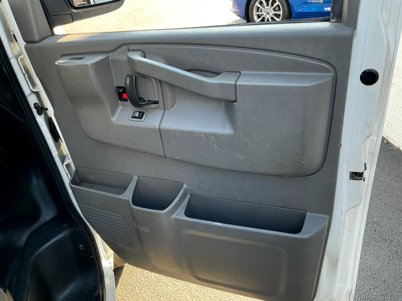 Used 2019 Chevrolet Express 3500 w/ Driver Convenience Package image 22