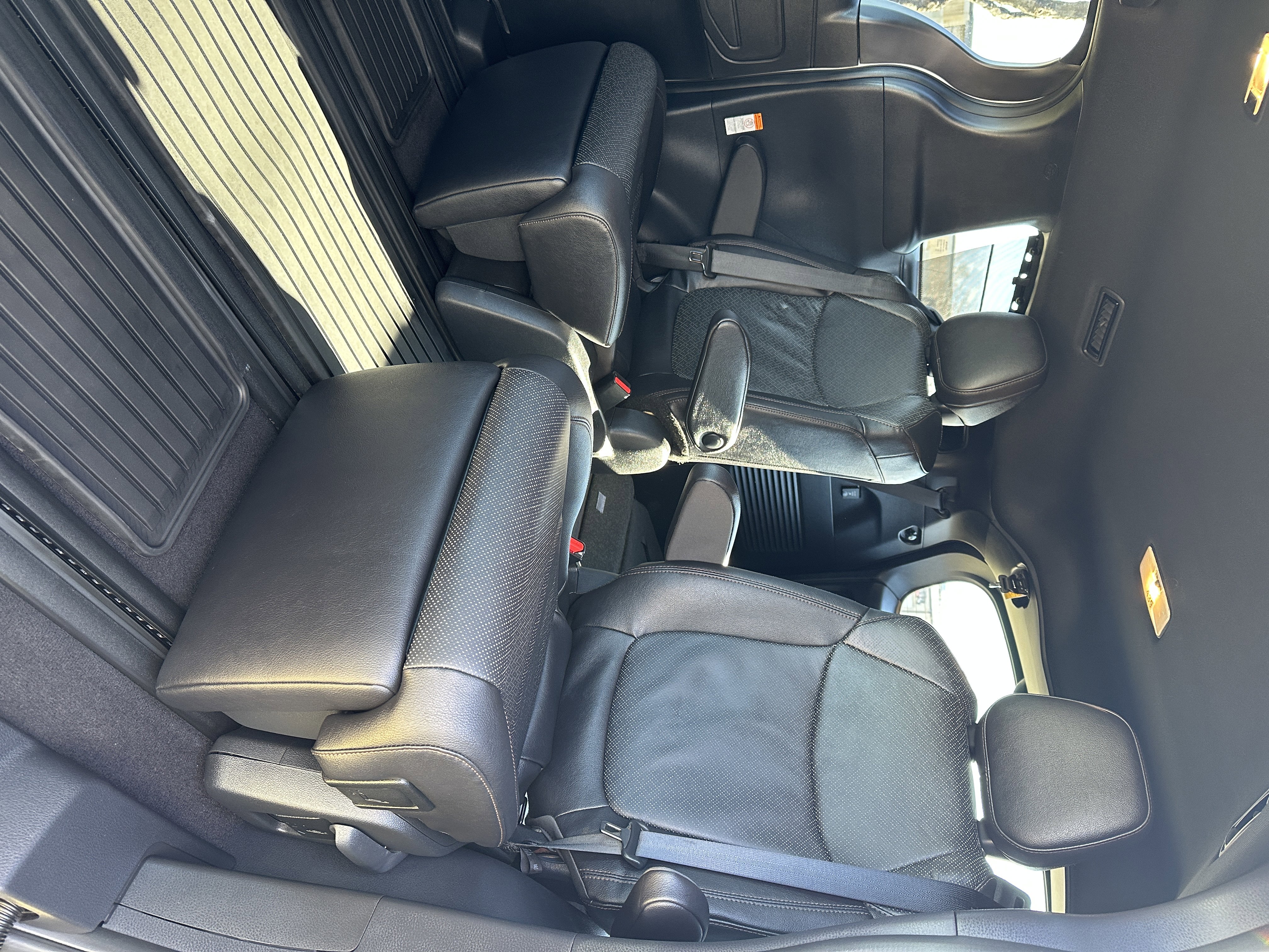 Used 2025 Toyota Sienna Limited image 20