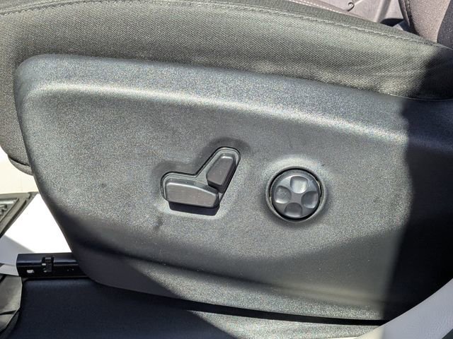 Used 2023 Chrysler Voyager LX image 20