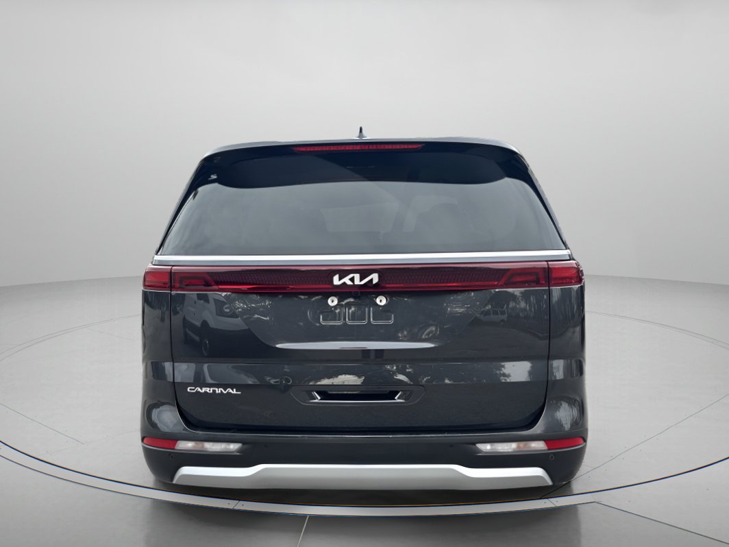 Used 2024 Kia Carnival LX image 4