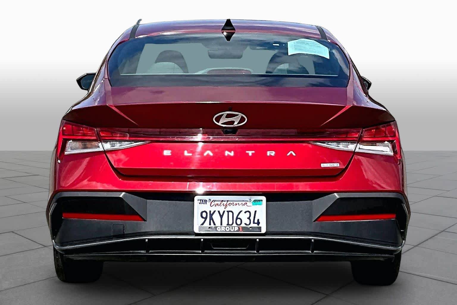 Used 2024 Hyundai Elantra Blue FWD image 4