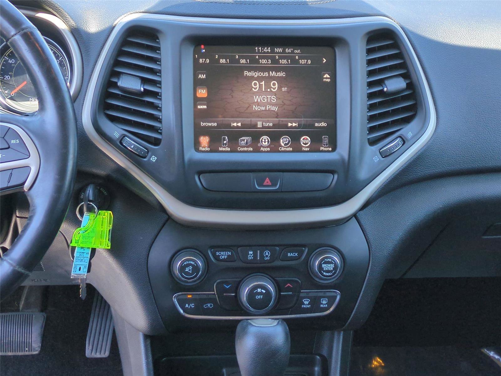 Used 2015 Jeep Cherokee Latitude w/ Cold Weather Group AWD/4WD image 14