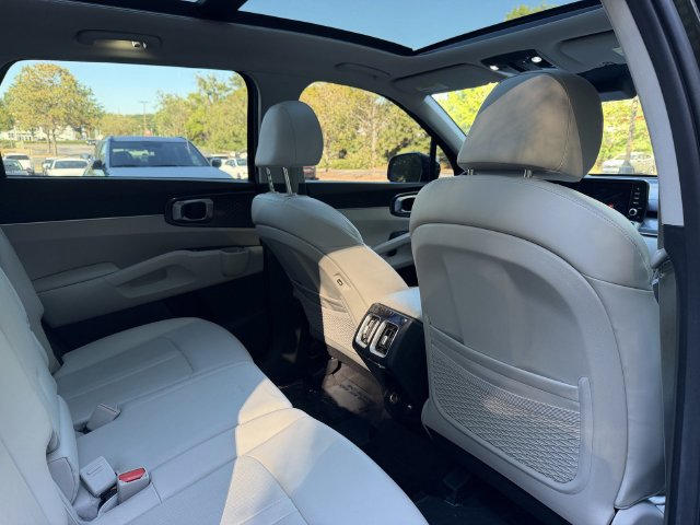 Certified 2023 Kia Sorento S w/ Panoramic Sunroof Package FWD image 32