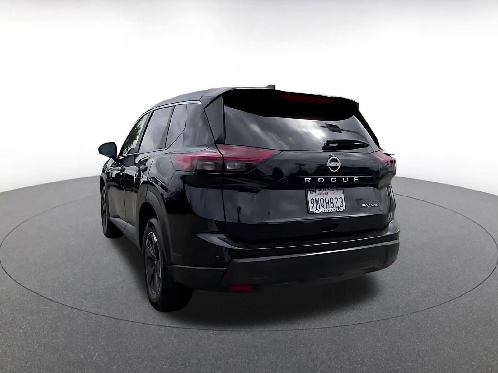 Used 2024 Nissan Rogue SV AWD/4WD image 11