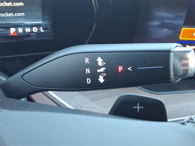 Used 2025 Chevrolet Suburban High Country image 16