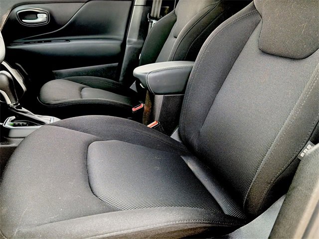 Used 2023 Jeep Renegade Latitude image 12