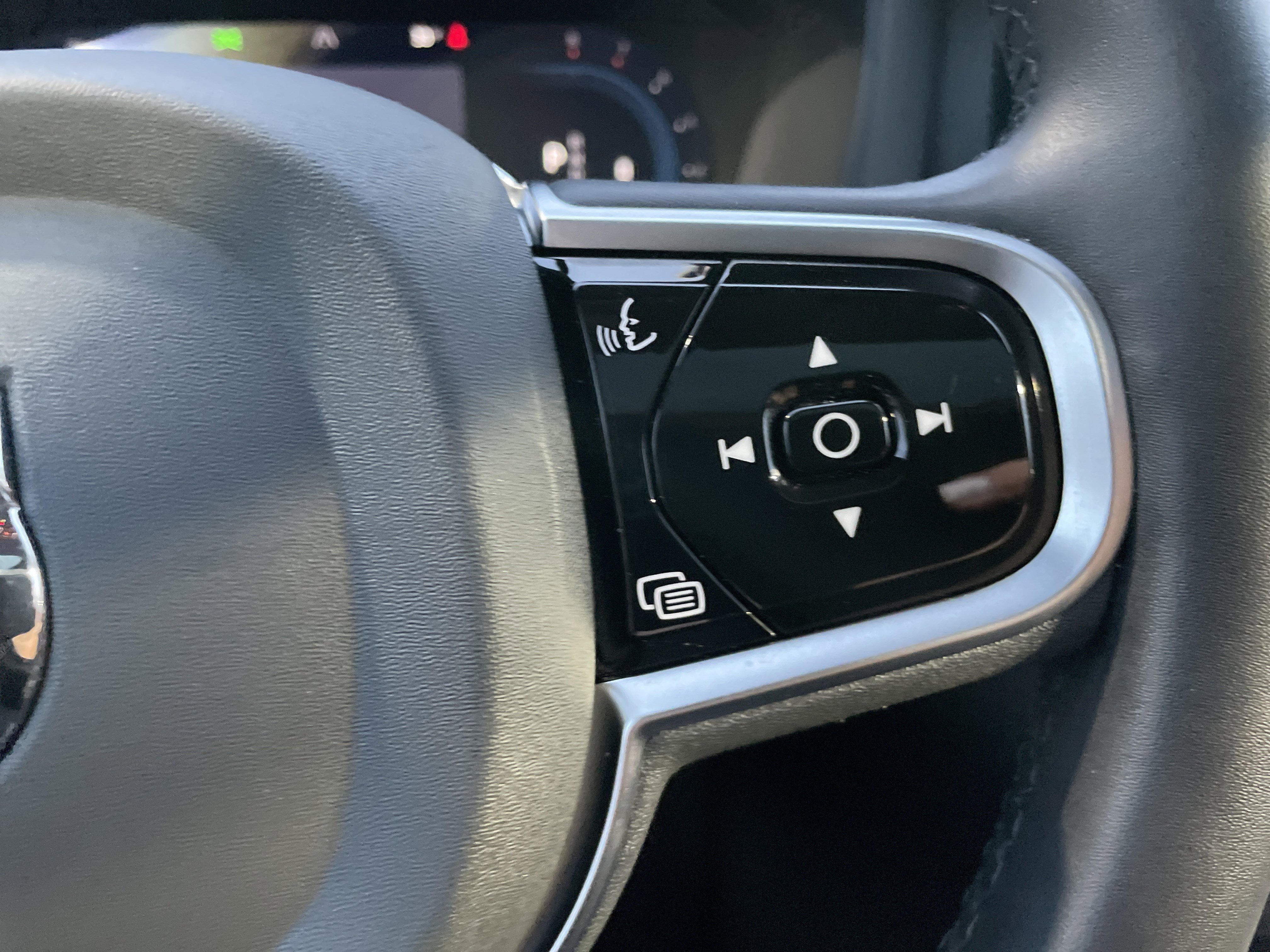 Used 2025 Volvo XC60 B5 Plus image 45