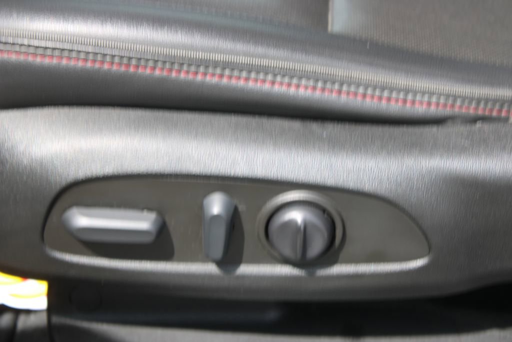 Used 2022 Chevrolet Traverse RS FWD image 19