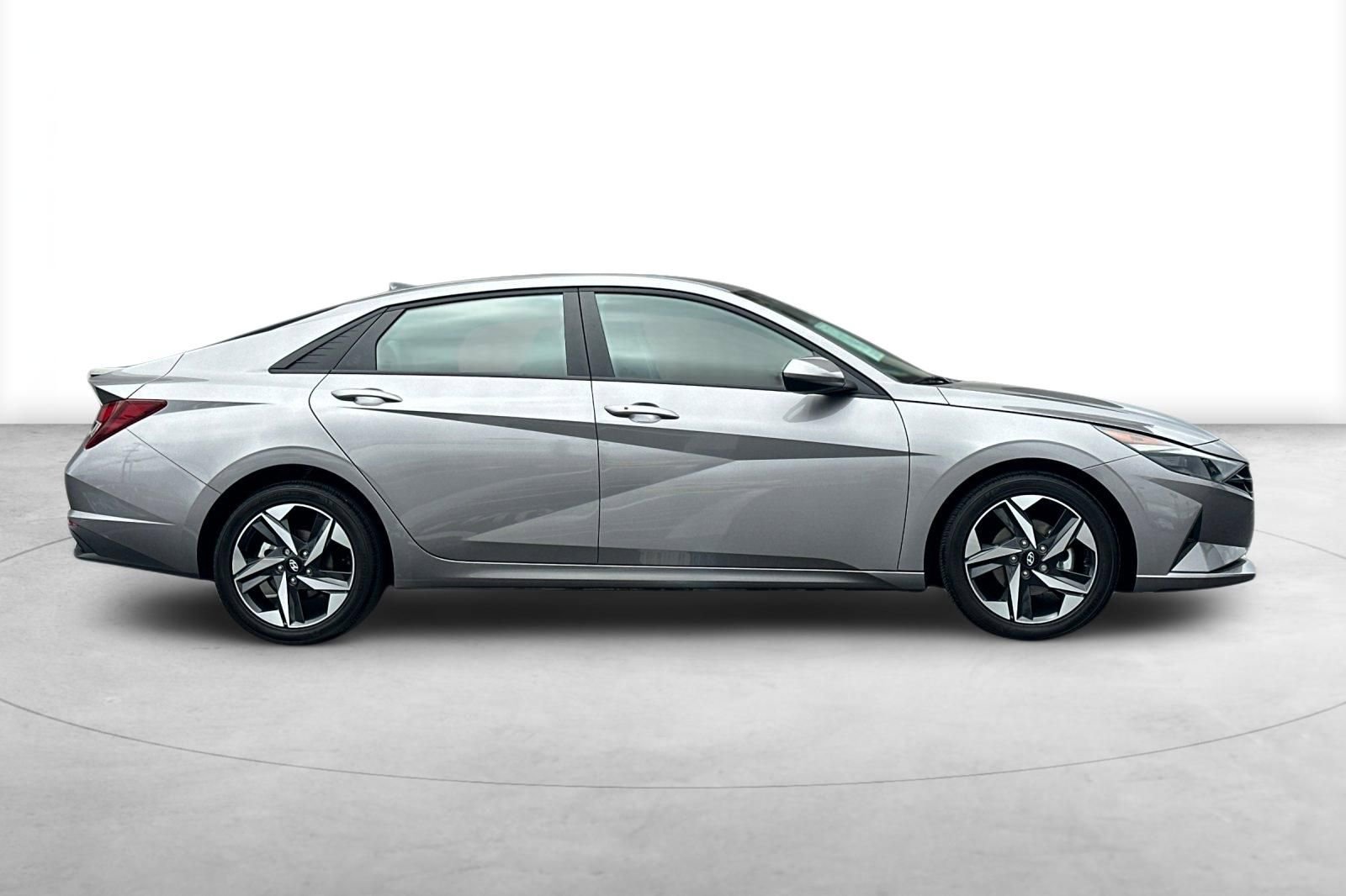 Certified 2023 Hyundai Elantra SEL w/ Convenience Package FWD image 9