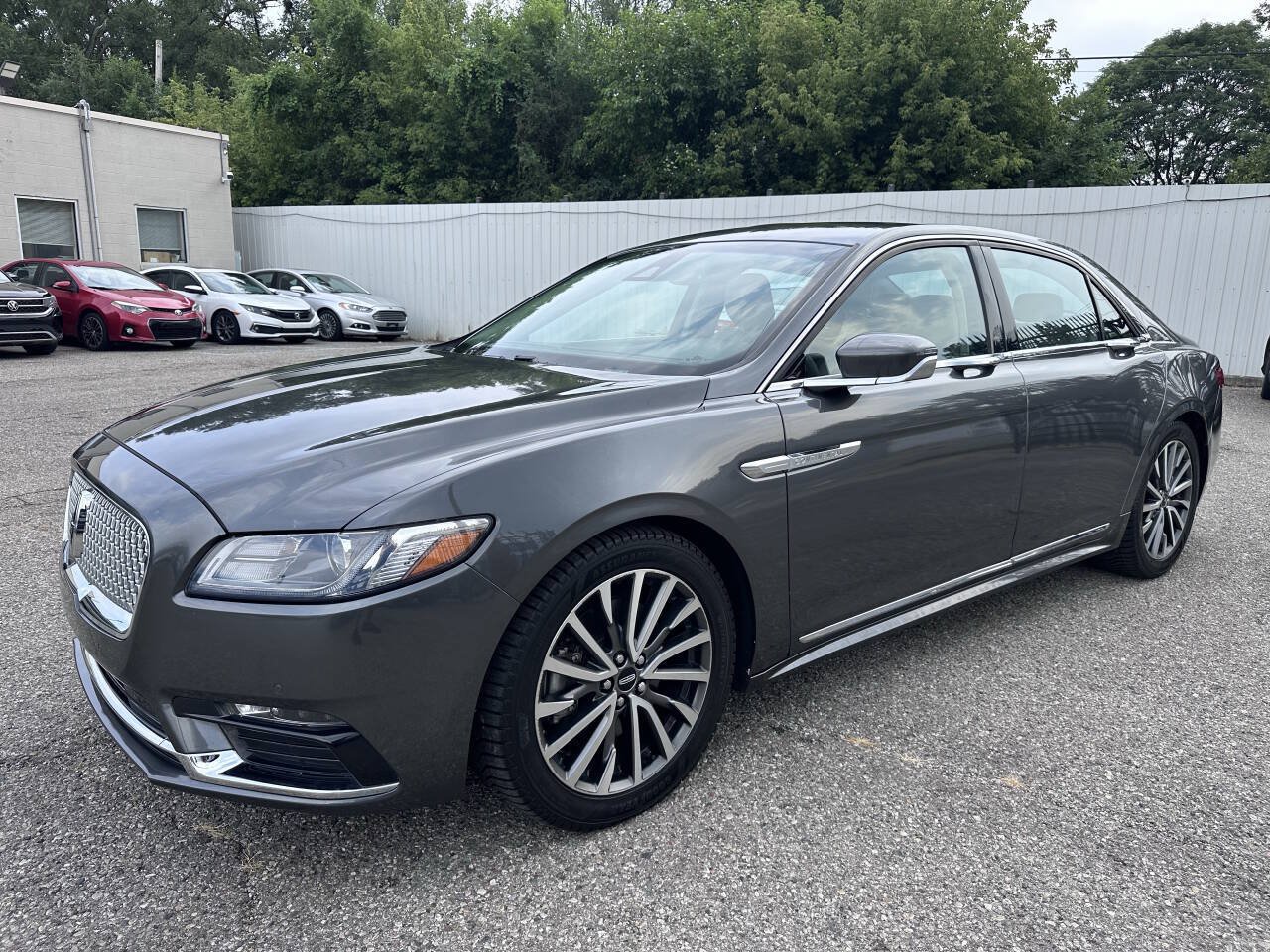 Used 2018 Lincoln Continental Select w/ Continental Climate Package FWD image 3