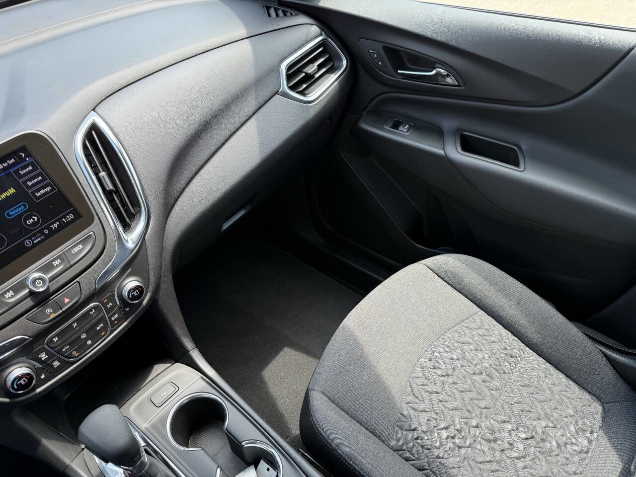 Used 2024 Chevrolet Equinox LT image 24